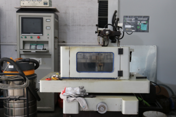 Laser head lens seal upgrade - high-precision solution from PTFE gasket to PTFE pan seal  - a record of seal transformation of a high-end laser equipment manufacturer